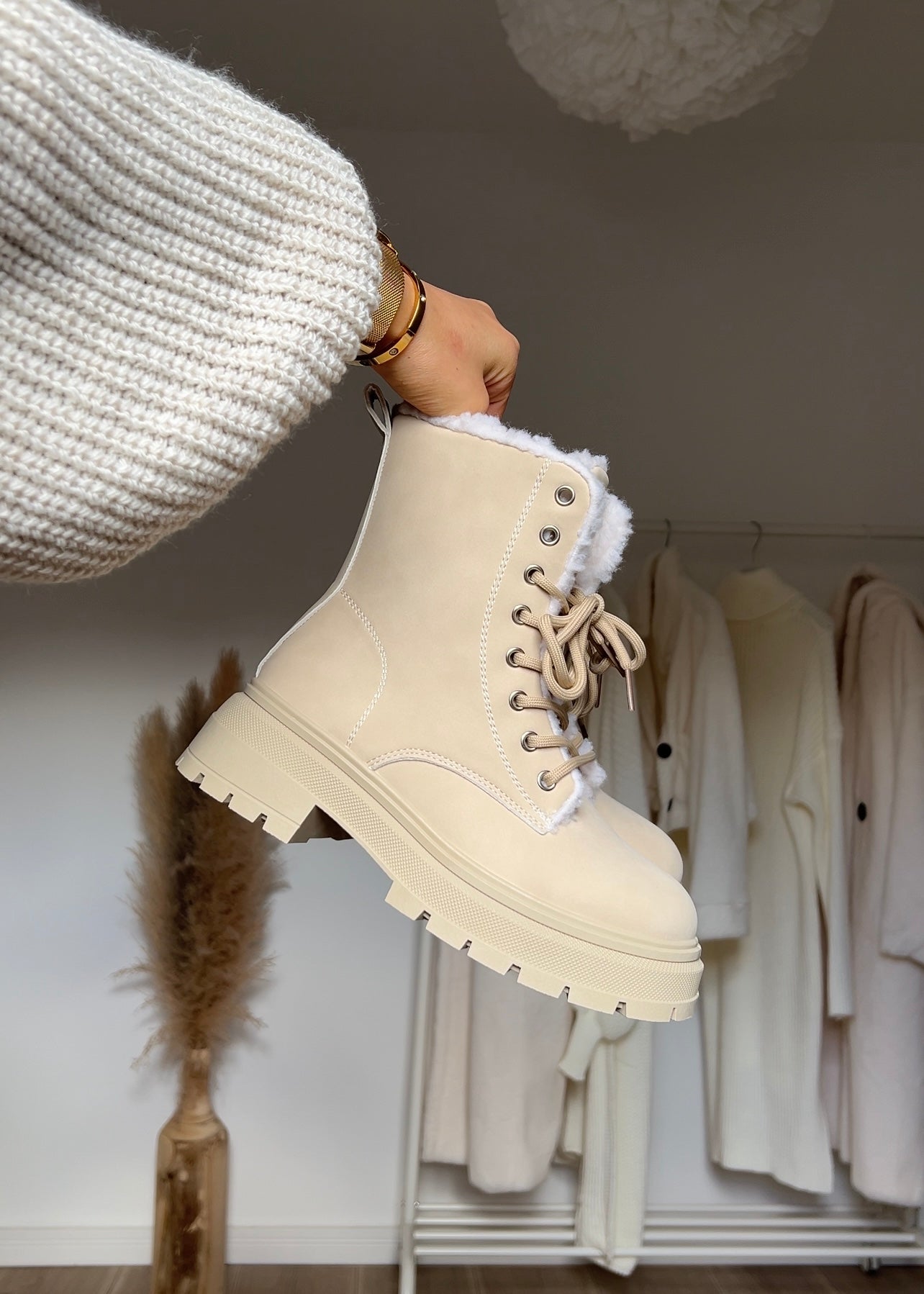 Boots gefüttert in Creme Winterstiefel zum Schnüren